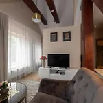 Garden شقة *